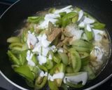 Foto langkah ke 4 dari resep Tomat Hijau Masak Santan.