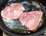 Foto del paso 3 de la receta: Chuletas de chancho al disco con delicias
