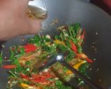 รูปขั้นตอนการทำที่ 2 ของ ปลาทอดผัดขี้เมาเอ็นไก่ (สูตรจำเป็น)