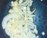 Foto langkah ke 2 dari resep Spaghetti Aglio Olio Sosis.