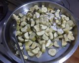 कच्चे केले की सब्जी (kacche kele ki sabzi recipe in Hindi) रेसिपी चरण 2 फोटो