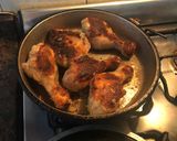 Foto del paso 2 de la receta: Pollo crocante con papas al orégano