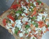 A picture of step 5 of Mixed capsicum bread grilled pizza.