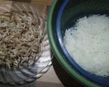 Foto langkah ke 3 dari resep Sup Jamur Bihun Galantin.