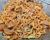 Foto langkah ke 4 dari resep 27. Mie goreng jawa.