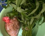 Foto langkah ke 1 dari resep Cah Kangkung ala Restauran.