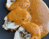 Foto del paso 9 de la receta: Redondo de pavo relleno de champiñones y queso en salsa
