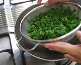 A picture of step 4 of Lehsuni Palak Khichdi.