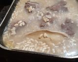 Foto del paso 1 de la receta: Locro de maíz blanco y porotos