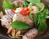 Hình bước làm 1 của món Sò Hai Cồi Hấp Thái