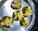 A picture of step 5 of Spinch mathri fruit chat.