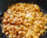 Foto del paso 4 de la receta: Repollo con garbanzos fácil y rápido