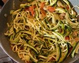 Foto del passaggio 3 della ricetta Spaghetti di zucchine con gamberetti