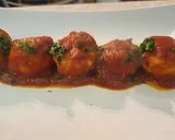 Foto del passaggio 5 della ricetta Polpette di branzino alla mediterranea