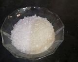 A picture of step 2 of Strawberry lassi.