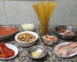 Foto del paso 1 de la receta: Salsa de frutos de mar con fideos
