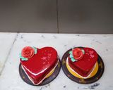 A picture of step 4 of Blood red heart shape cake.