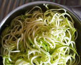 Foto del paso 1 de la receta: Spaguetis de calabacín con salsa de queso