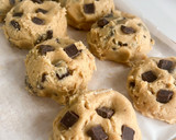 Foto langkah ke 5 dari resep Soft and Chewy Melted Chocolate Cookies.