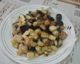 Foto del paso 1 de la receta: Tortilla de berenjenas, calabacín, patatas y cebolla