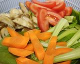Hình bước làm 2 của món Mì xào giòn với tôm và rau củ