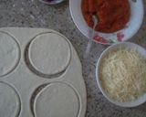 صورة لخطوة 3 من وصفة ميني بيتزا