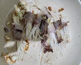 Foto langkah ke 2 dari resep Beef Enoki Roll.