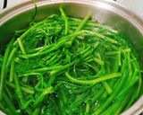Hình bước làm 1 của món Rau muống luộc trộn dầu giấm
