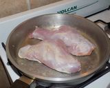 Foto del paso 1 de la receta: Conejo al vino tinto con hongos secos