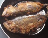 Foto langkah ke 2 dari resep Kembung Goreng Pedas.