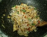 Foto langkah ke 5 dari resep DADAR TELUR Cah Toge versi Pedas Gurih.