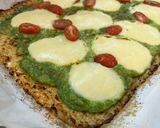 Foto del paso 6 de la receta: Pizza de coliflor con pesto de espinacas estilo caprese