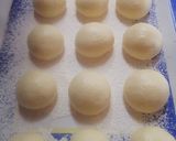 Foto langkah ke 7 dari resep Donat meizena lembut.