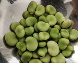 A picture of step 1 of Salted broad beans with iberico ham #SeasonSupply.