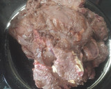 Foto del paso 2 de la receta: Carrilleras de ternera en vino tinto