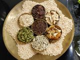डिंक उडीद लाडू (dink urid laddu recipe in marathi)