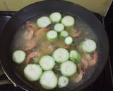 Foto langkah ke 2 dari resep 14. Sup Oyong Udang.