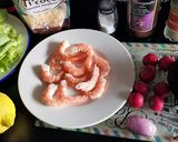 Une image de l'étape 1 de Salade de crevettes à la noix de coco.