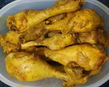 Foto langkah ke 3 dari resep Ayam Goreng Ungkep Bumbu Kuning.