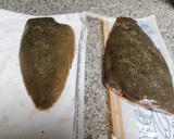 Foto del paso 1 de la receta: Lenguados en salsa a la plancha con puré del campo y salteado