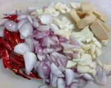 Foto langkah ke 2 dari resep Ayam Masak Sirsau.