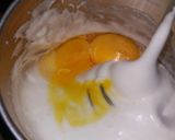 Foto langkah ke 2 dari resep 20. Steam Plain Cupcake.