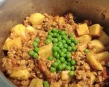 A picture of step 5 of Qeema,matar,aloo (chicken).