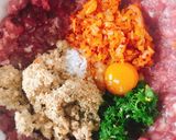 Hình bước làm 3 của món Bò viên sốt cà chua, ăn với mì ý (Meatballs in tomato sauce)