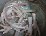 Foto langkah ke 4 dari resep Sop singkong ceker.