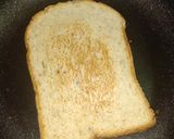 รูปขั้นตอนการทำที่ 4 ของ ขนมปังปิ้งหน้าไข่ปูอัด (Toast Topped with Egg and Crab Sticks)