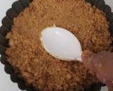 A picture of step 2 of Banoffee pie.