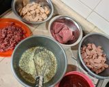 Foto langkah ke 2 dari resep Homemade Smoked Beef Sausage Pizza.