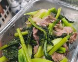 Hình bước làm 3 của món Cải làn xào thịt bê