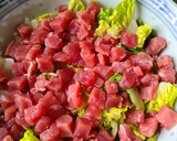 Foto del paso 2 de la receta: Ensalada de atún con aguacate y granada